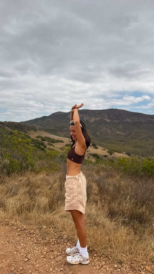 spent the morning in the hills⛰️

my favorite hiking outfit ever!! (currently obsessed w these shorts) All from @fpmovement 🌟 #fpmovementpartner