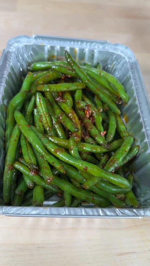 Chili Garlic Crunch Green Beans 🔥🔥

When it comes to meal prep, it’s important to have options. This is one of my favorite ways to make green beans. I normally blanch them off in salt water, shock them in ice water, and then throw them in the fridge (cooked about 75% of the way) - so when it’s time to “cook” I just saute the green beans with whatever flavor I’m feeling that day and it takes literally 2-3 mins to finish cooking.

Recipe:
1 lb fresh green beans 
1 tbsp S&B crunch garlic mild (cheat code!)
2-3 tbsps low sodium soy sauce 
Make it happen AP seasoning

Blanch in boiling water for 3-4 minutes and then drop in ice cold water to stop the cooking process. Dry and saute with whatever flavors you’re feeling… these chili garlic green beans are my choice about 90% of the time lol they’re addictive

#mrmakeithappen #foodies #recipes #meal prep