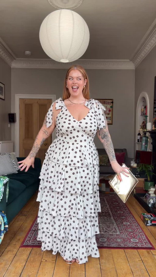 Testing, testing, 1, 2, 3!! 🚨 
Trying on more wedding guest dresses so you don’t have to! This weeks victim is @asos ✨
What are we thinking friends?! Any winners? I sized down like lots suggested but I have no idea what’s going on with asos sizes, I felt like a sausage bursting out its skin in the last one 🤣

#plussize #plussizefashion #weddingguestdress
