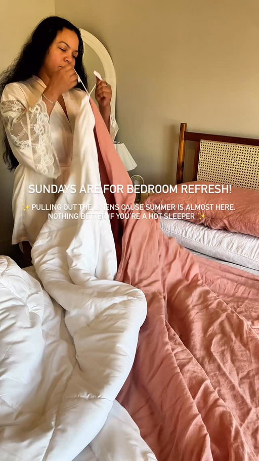 Sunday refresh, and pulling out the linens!

Comment ‘LINEN’ if you want the 🔗 to the exact set i have including the duvet, pillows, comforter, linen & pillow spray.

Linen: @onequince 
Pillow & linen spray: @koalaeco 
Organic mattress: @avocado.green 

#linen #sleepoasis #sleepoptimization #home #bedroom