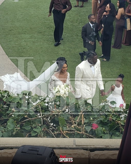 🚨 EXCLUSIVE: Philadelphia Eagles star A.J. Brown officially tied the knot this weekend, and TMZ Sports obtained photos from the luxury California ceremony.

SEE MORE AT THE LINK IN BIO 🔗