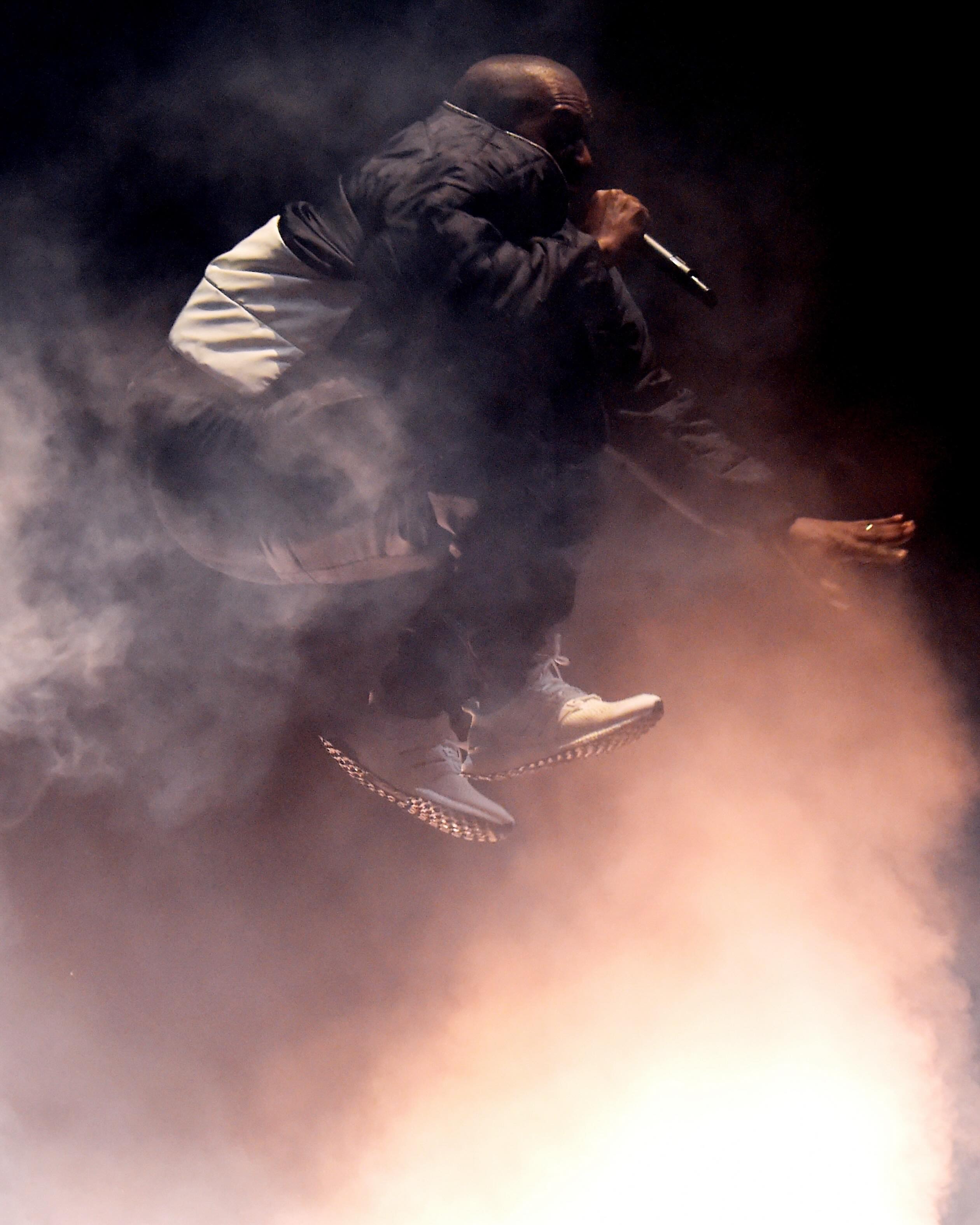 11 years ago today, Ye closed out the 2015 Billboard Music Awards at MGM Grand Garden Arena in Las Vegas👇

Ye took the stage alongside Allan Kingdom and Theophilus London, both featured artists on his then new single “All Day.” The performance took place on a stage filled with heavy smoke, pyrotechnics and flames, making it difficult to see Ye on stage for much of the opening

He then transitioned into “Black Skinhead” from ‘Yeezus’, performing that solo. The performance was heavily censored by ABC, with Ye’s team later issuing a statement saying he was “grossly over-censored,” with lyrics being muted for over 30 second intervals. This performance came just days after Ye had received his honorary doctorate from the School of the Art Institute of Chicago

Do you remember this?