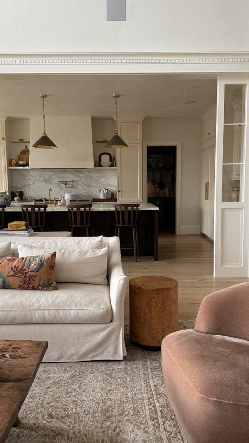 I recently had these interior windows installed between our kitchen and living room and I love how it turned out SO MUCH. Here’s your sign to embrace a hybrid open/closed concept approach to floorplans. @cscabinetry
