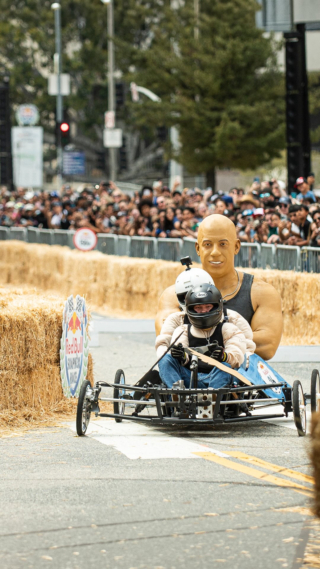 family, man-power, and the fastest run of the day 🤝@donutmedia 

📍: Red Bull Soapbox Race LA
🏆: @bfgoodrichtires Fastest Time Award