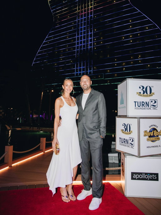 Always a great time at @hardrockholly for a great cause. Celebrating 30 years of @jeterturn2!