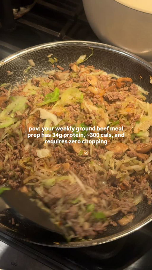 FOLLOW FOR MORE HIGH PROTEIN ASIAN RECIPES!

GROUND BEEF & VEGGIES

MAKES 3 SERVINGS

MACROS (per serving) 
267 cals | 34.8g protein | 10.2g net carbs | 5.4g fat | 4.7g fiber 

1 lb 96% lean ground beef 
4 cups shredded green cabbage (I got pre-shredded from @traderjoes)
8 oz sliced baby bella mushrooms 
1 tbsp soy sauce 
2 tbsp fish sauce 
2 tbsp oyster sauce 
1 tbsp sambal oelek 
1 tbsp garlic powder 

#highprotein #lowcarbrecipes #mealprep #macrofriendly #onepanmeal