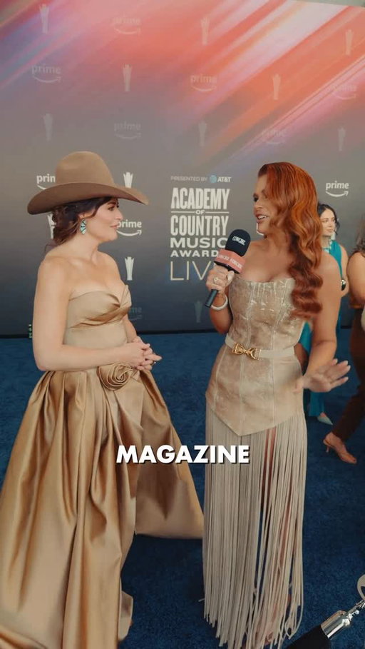 Chatting with @jennapaulette during the red carpet at @acmawards