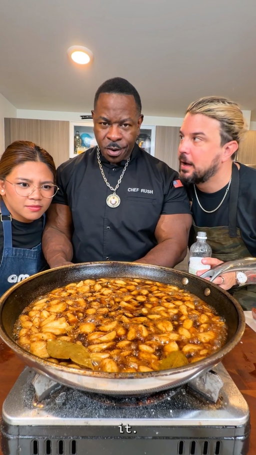 GARLIC with a lil steak 🧄🥩 Is this too much garlic for adobo?