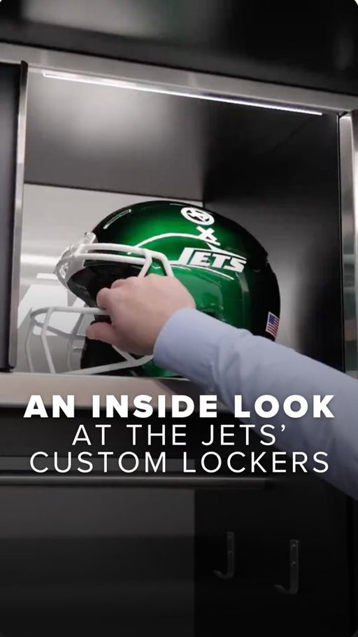 The New York Jets are raising the bar for NFL locker rooms 🏈

▪️ Hidden gear storage
▪️92 custom motorized video screens
▪️ Built-in drying fans for helmets, pads & cleats

(via @LonghornLockers)