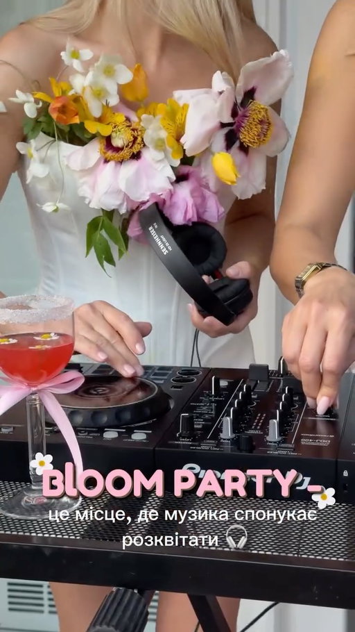 Розквітай разом з нами 06.06 на квітучій вечірці 🌸BLOOM PARTY🌸 в @meme.coffeeclub 

Ти отримаєш:

• open формат на заході сонця 🌅
• літній Dj set від @auratwinsdj 🎧
• коктейль Bloom Club за спешл ціною 🍹
• фуршет з ролами від @kilogram.kremen 🍣
• розіграш подарунків від @skincare.cosmetics.ua 🎁
• розіграш мерчу від @meme.cofeeclub 🧸

🫰🏼Вхід вільний
⏱️Початок о 19:00

Dress code: всі відтінки рожевого//квітковий принт 🌸

.
.
.