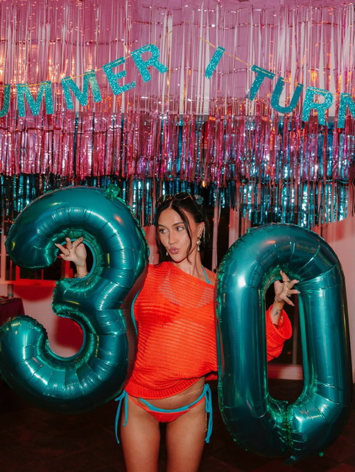 thirty after dark 🍹

.
.
.
#30thbirthdayparty #birthdayparty #thesummeriturnedpretty #dirtythirties #birthday