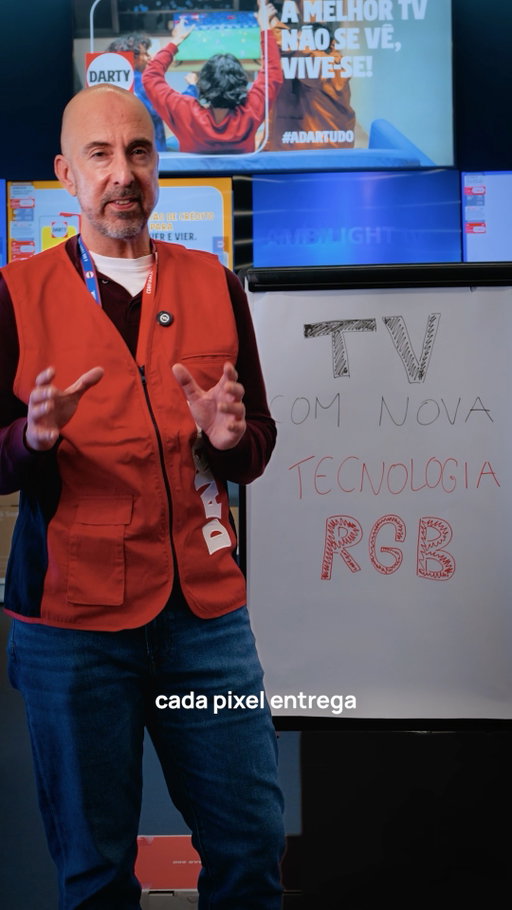 Para quem diz que ver o jogo em casa não é a mesma coisa, claramente, ainda não tem esta TV 👀