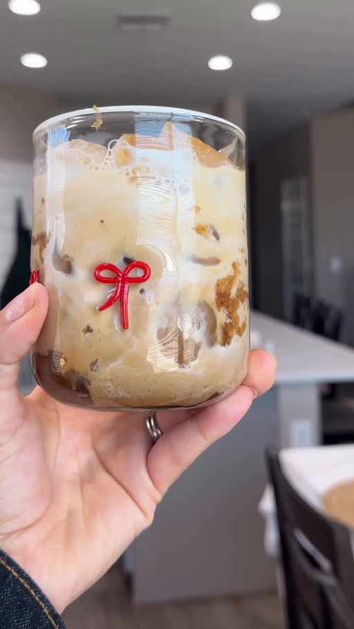 Let’s remake @kyliejenner coffee but actually make it taste good 🤣 it’s a BBBL BROWN BUTTER BANANA LATTE 🤌🏼 #coffeeathome #bbl #brownbutter #bananalatte
