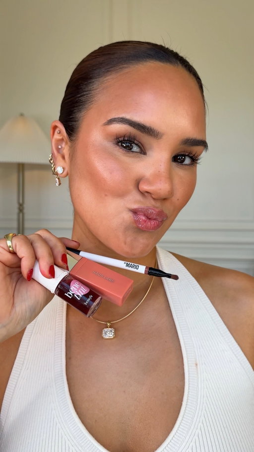 fixated on this ‘my lips but better’ lip combo lately 

Benetint 
Makeup by Mario Toasty lip liner
Haus Labs Sheer Petal Atomic Lip Shake #lipcombo #lipliner #liptint