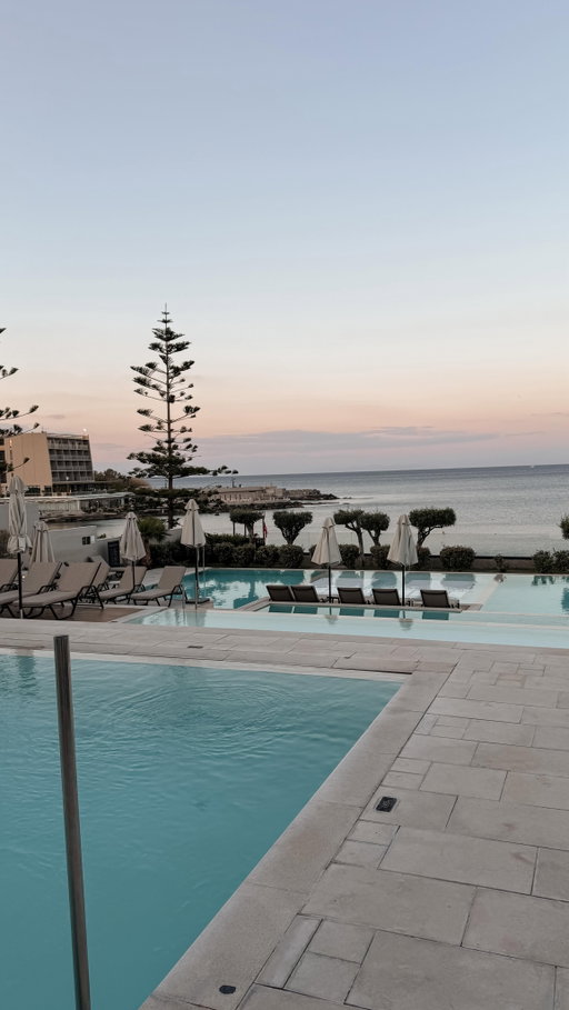 The dreamiest hotel for kids AND adults 👌🏼 @onthebeachholidays @ella_helea in Rhodes!
Tag someone you’d love to go here with and save as inspo for your next family getaway. ☀️ pr visit #familyholiday #familyholidays #familyhotels #rhodes #visitgreece
