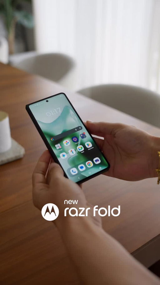 #MotorolaPartner Unboxing my new motorola razr fold from @motorolaus . #razr #MakeItIconic