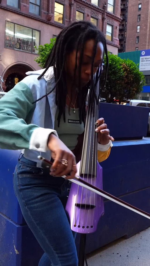 In 3 years jamming outside I’ve never encountered a cellist before, let alone an electric one.. this was something special. Already posted the first jam I did with this group (with the sax), but I had to keep them around and get @cellobritt on the mic. @ziarrahumanform dropped a fire hook 🔥 and we got some crazy bars from “King Legacy” (who actually rapped on the previous beat but I wasn’t able to fit him into the clip). If anyone knows his socials pls tag him 🙏