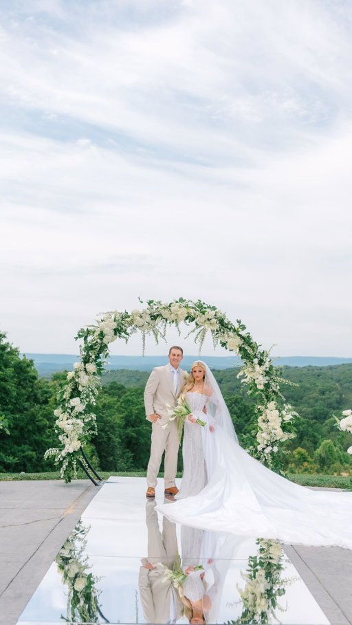 The Hubbards🤍

Video: @thehulls 
Venue: @howe_farms 
Planning & Design: @madelyntenneyevents 
Florals: @pollenfloralsdesign 
Hair & Makeup: @hmbyasianicole 
Men Suits: @tomjamesclothing 
Bridal Liaison: @besidethebrideevents 
Dance Floor: @southerneventwraps