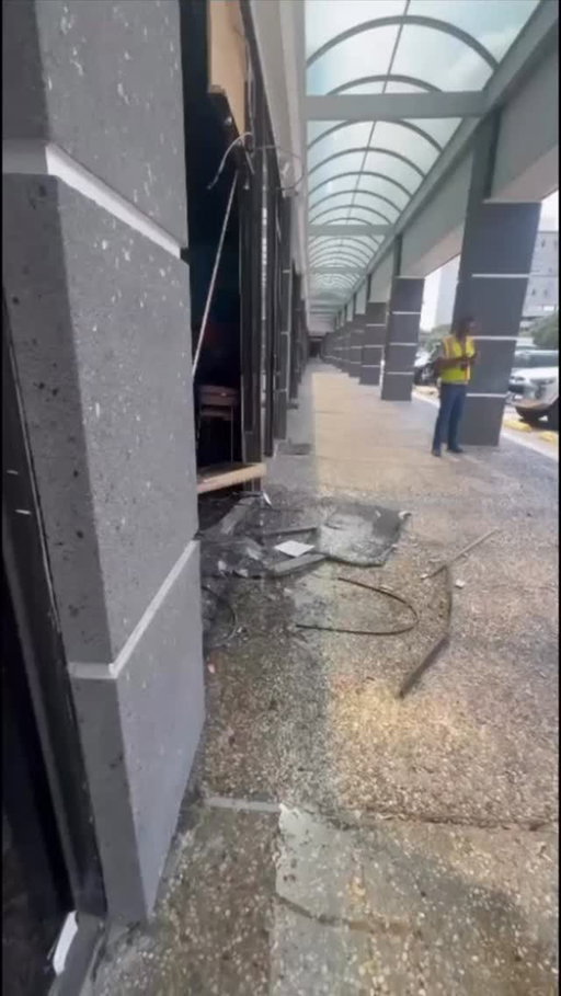 🚘 Breaking news has been reported at Hidden Omakase, where a vehicle drove through the restaurant space. Video of the incident was shared on the restaurant’s social media earlier today, though full details have not yet been released. The restaurant has announced it will remain closed until further notice.

🗓 Guests with existing reservations are being contacted directly by staff to reschedule upcoming dining experiences. Updates are expected to be shared through the restaurant’s official channels as more information becomes available.

🍣 Hidden Omakase is known for its intimate, chef-driven Japanese omakase experience focused on seasonal ingredients and multi-course tasting menus.

📍 @HiddenOmakase, 5353 West Alabama
✍️🏽 @MadmanMario