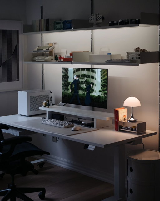Good job getting through Monday, now time to unwind 🖥⌨️💡