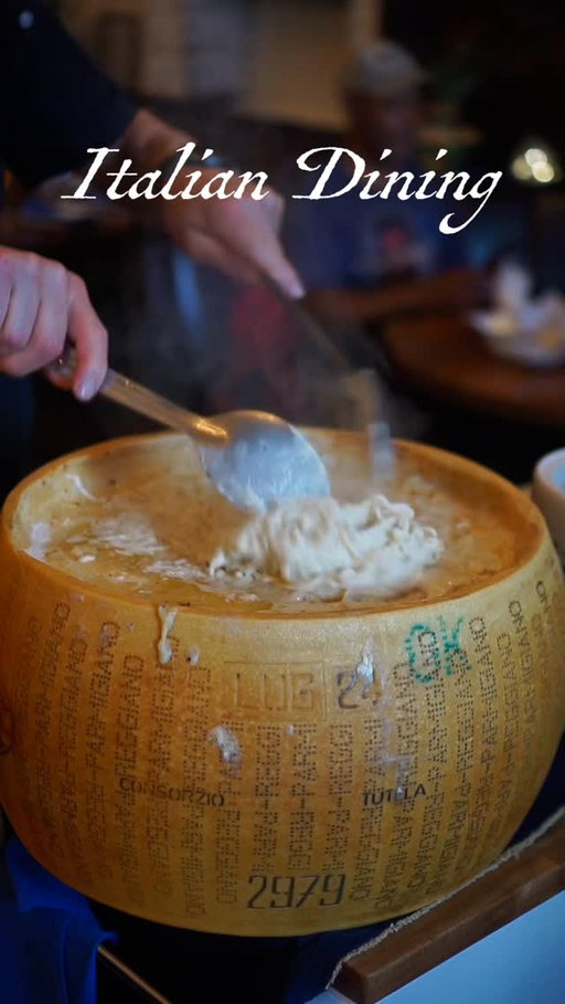 I absolutely love Italian food and I was craving that last week. A recent friend recommended @piaceretrattoria if I was ever in Burien, so we checked it out and it definitely didn’t disappoint. The showstopper was definitely the Cacio e Pepe prepared tableside in a Parmigiano Reggiano Wheel, but the other dishes including their Gnocchi and Chilean Sea Bass were equally as delicious. Finishing the meal off with Pistachio Tiramisu was the perfect ending to our meal. This was as a wonderful dining experience and I hope everyone comes here when they’re in Burien.
#burien #italianfood #pasta #seafood #seattle