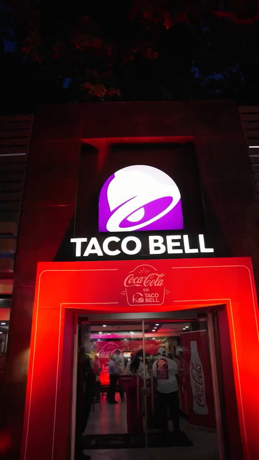 Hay combinaciones que simplemente nacieron para estar juntas 🌮🥤✨ Y sí… @Tacobellrd combina perfecto con una Coca-Cola bien fría. Así vivimos una noche inolvidable 🤩.