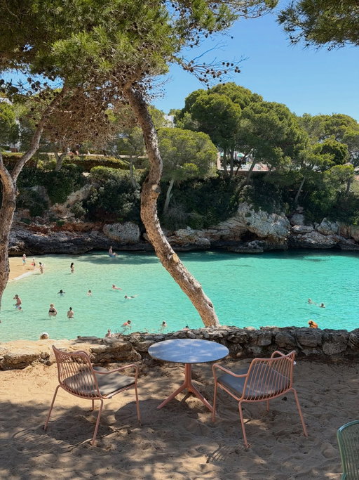And the water’s so blue 🥹