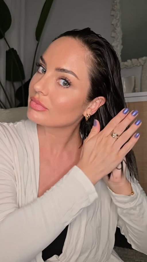 Working toward fuller, thicker looking hair with this routine with the new @schwarzkopfau (ad) Extra Care Full Hair Protect line! Have always loved and trusted this brand and the new line is inspiring me to give the same effort I put into my skincare routine to the hair on my head! Following these steps to get visibly stronger, fuller-looking hair over time 💓 Up to 91% less hair fall (due to less breakage vs untreated hair, when used with the full range), improved strength, smoothness and manageability!

#SchwarzkopfExtraCare