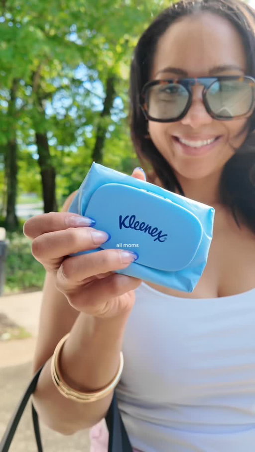 For every kind of mom this spring 🌷 the planners, the go-with-the-flowers, and everyone in between 🤧 Kleenex® Snap & Go™ is made to keep up with it all