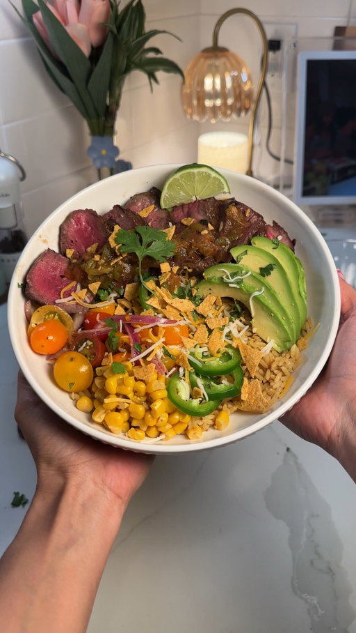 #AD Comment ‘RECIPE’ to have this Steak & Rice Bowl recipe made with @minutericeus sent to your DMs 🍚

Recipe + video by @gnextdoor__

This steak & rice bowl is about to be your new weekly go-to. Meals like this are just too easy with @minutericeus… I keep making rice bowls like this, and now they’re taking over my head!

Steak, warm herby rice, fresh toppings… it just works every time. The Chicken & Herb Minute Rice Cups make it so quick and easy, I already know this one’s not leaving my head anytime soon.

Ingredients:
@minutericeus Chicken & Herb Rice Cups
Steak (ribeye, sirloin, or preferred cut)
Olive oil
Salt
Black pepper
Garlic powder (or fresh garlic)
Chili powder or taco seasoning (optional)
Cherry tomatoes
Red onion
Corn
Black beans
Avocado
Shredded lettuce or cabbage
Shredded cheese or cotija
Sour cream or Greek yogurt
Fresh cilantro
Lime juice
Tortilla chips or crispy tortilla strips (optional, for crunch)

https://ff.recipes/steak-taco-bowl

#MinuteRicePartner #feedfeed
