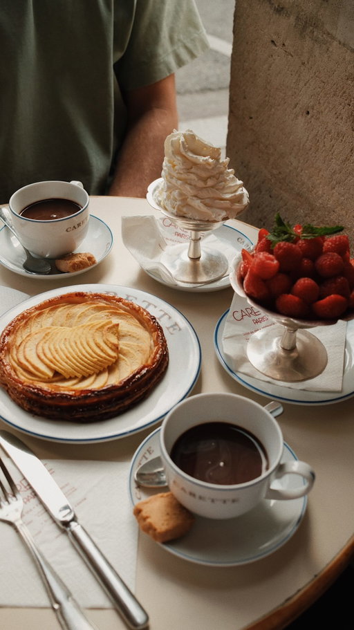 you, me and hot chocolate in Paris? 🇫🇷