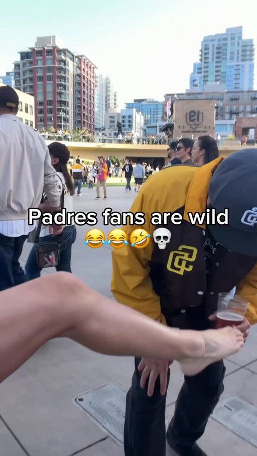 Dating a person from the opposing team seems like a vibe 😂😂🤣💀🔥

#fyp #sandiegopadres #padres #dodgers #baseballszn