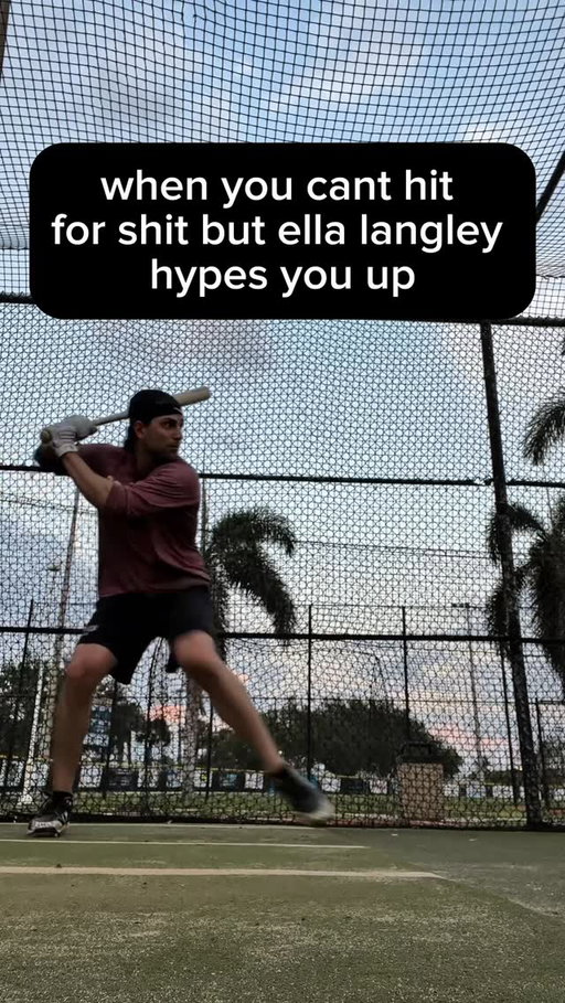 been a minute since i swung it 

#ellalangley #choosintexas #ellasfellas #baseballboys #baseball