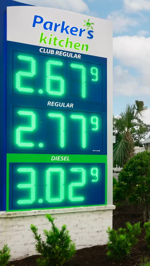 Sometimes doing things differently means fighting for what you believe in. 
When Greg introduced fuel discounts through the PumpPal Debit program, it challenged the industry and sparked a legal battle that would change fuel pricing in Georgia forever. What started as one bold idea became millions of dollars saved for our customers over the years.
Part 3 | 50th Anniversary Series #Parkers50 #ParkersKitchen