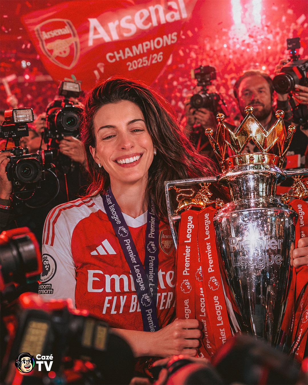 SE TEM ALGUÉM FELIZ NO DIA DE HOJE, É A ANNE HATHAWAY!!! 😜😎 A atriz é muito apaixonada pelos Gunners!! O time londrino conquistou mais um título da Premier League depois de 22 anos! 🏴󠁧󠁢󠁥󠁮󠁧󠁿🏴󠁧󠁢󠁥󠁮󠁧󠁿🏴󠁧󠁢󠁥󠁮󠁧󠁿

#CoberturaCazéTV #PremierLeague #Arsenal #AnneHathaway #cztv18 #futinter