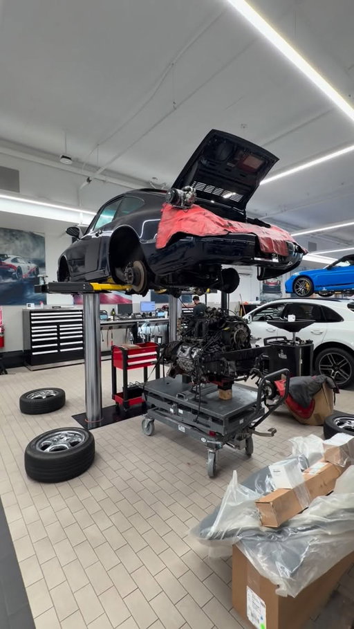 Motors out, can’t wait to get this car back on the road standing tall. #porschechallenge26 #autonation #porsche #porsche964 #porschenewportbeach