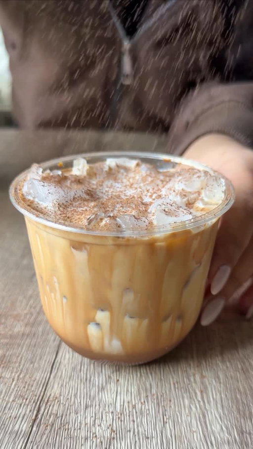 Spanish Mocha Latte ✨… easy recipe and no machine required..

Recipe 
1-2 tbsp condensed milk 
1-2 tsp cocoa powder
2 tsp instant espresso or 1/2 tbsp instant coffee 60 ml hot water 
Ice 
Milk 

#coffeegirl #reelsinstragram #reelsvíral #instantcoffee #icedlatte