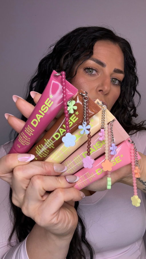 the flower charms got me immediately @daisebeauty 🌸

The Daise Peptide Lip Butter Balms honestly surprised me. The formula has that smooth buttery feel with a glossy finish that makes your lips look super juicy without feeling overly sticky or heavy. I also love that they’re comfortable enough to throw on throughout the day, and the flower charm packaging is too stinkin cute for an $8 @walmartcanada find.

Pros: glossy finish, comfortable texture, cute packaging, affordable price point, and easy everyday shades. 
Cons: the shine doesn’t last forever since it’s more of a balm-oil texture, so you do have to reapply throughout the day …but honestly that’s expected with this kind of formula.

Shades swatched:
Sugar Bear
Berry & Vanilla
Cake Pop (my fave)
Hot Mocha
Very Vanilla
*missing Cherry Bomb

Are you trying these!? 

#daisebeauty #daise #lipbutterbalm #drugstoremakeup #lipbalm