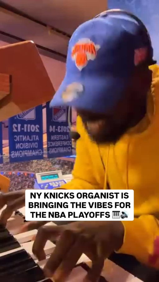 Yes, the New York Knicks have an actual organist playing inside Madison Square Garden 🤯🔥

(📷: @nijiadeleye)