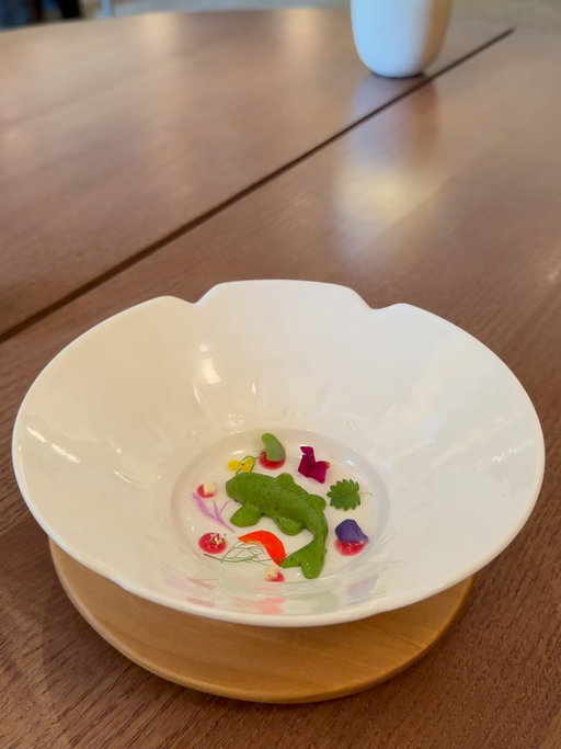 Experience @lemanoirdelaregate ✨ 

- Erdre carp mousseline, oxtail broth, shiso -
- Turnip & Horseradish -
- Loire catfish, green beans, elderflower - 
- Bottereau with shrimps from Nantes -

Foodtastic Experience by @mathieuperou & host @annecharlotteperou 🙏🥂