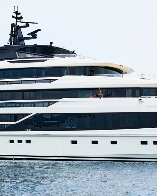 The ALO Voyage. From deck-side Pilates to recovery with a view, the Wellness club takes to the French Riviera.