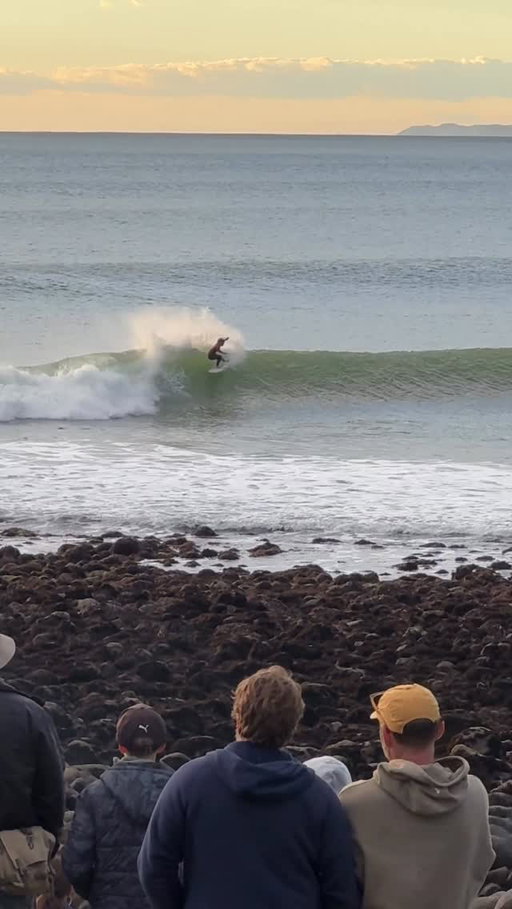 More of this to come… 👀 

@caroline_markss booking her spot to the Quarters. 

The forecast has improved for the end of the event window so the @corona #NewZealandPro has been called OFF for today, May 20 and tomorrow, May 21. More to come but the weekend is looking like a go! 

@originalbonsoy @purenewzealand