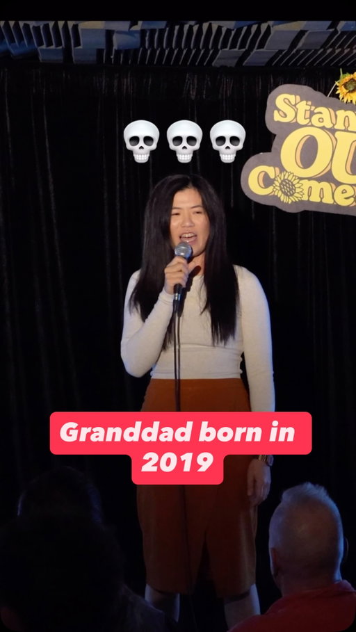 Damnnn Sydney, you are so attractive but WHERE are your brains???? 🧠 

Or maybe the man in the audience is a time traveller and spawned his own granddad 😂😂

🎥: @standout.comedy