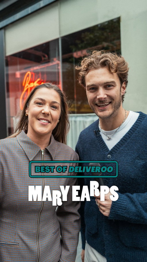 England Goalkeeper legend @maryearps with her Best of #Manchester - delivery edition. 

@deliveroo #ad