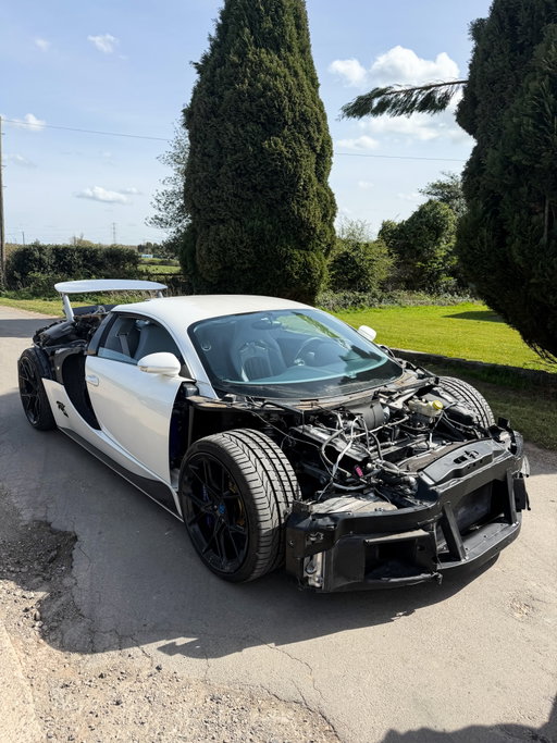 2 weeks driving very similar looking Bugattis 😅 how did the Audi TT lead to this? 🤷‍♂️