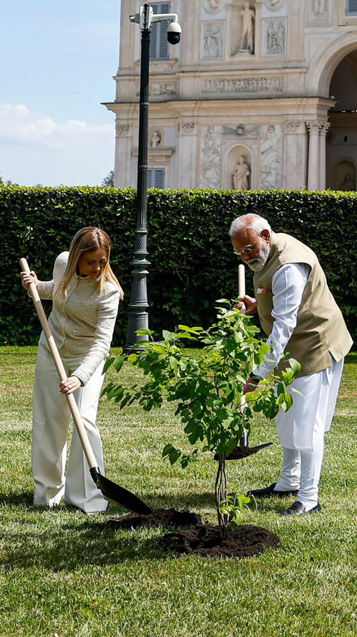 La visita del Primo Ministro dell’India, Narendra Modi, sancisce l’apice di un percorso che in questi anni abbiamo costruito con costanza e determinazione.

Oggi a Roma eleviamo il nostro rapporto a partenariato strategico speciale, cioè il più alto mai raggiunto nelle relazioni tra le nostre due Nazioni. 

Italia e India sono più vicine che mai e le nostre relazioni sono nella condizione di poter esprimere il loro potenziale al massimo livello 🇮🇹🇮🇳