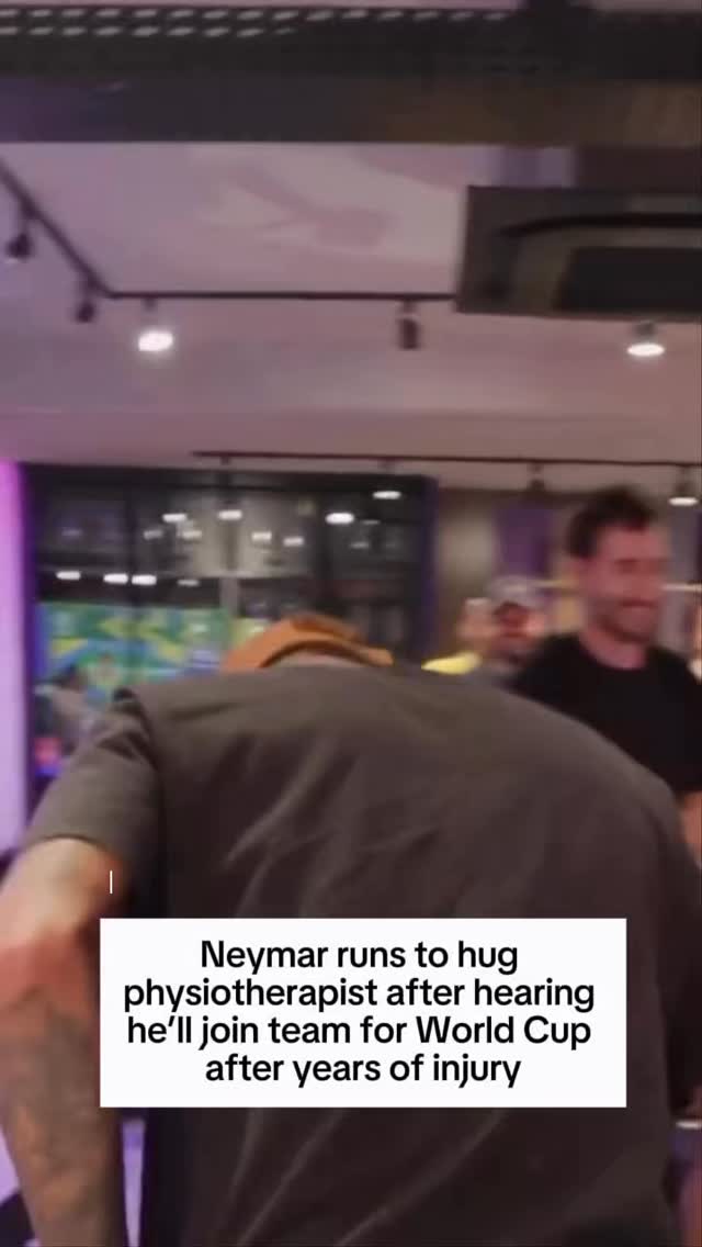 The first person he ran to was physiotherapist Rafael Martini on May 19 after officially being called up to be part of the Brazilian national team for World Cup. in Oct 2023 he suffered an ACL and meniscus tear keeping him out of international football for nearly 3 years. You can tell how much he appreciates all he did for him. Vai Brazil 🇧🇷 @neymarjr