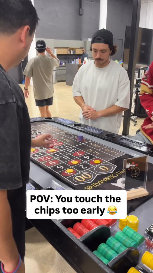 DO NOT do that at a casino 💀

#blackjackdealer #blackjack #roulette #casino