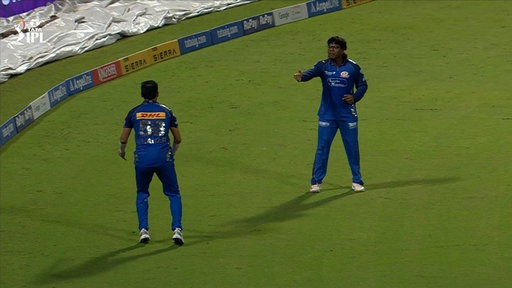 #MI fielders in two minds 🤯

Rovman Powell survives 😮 

#TATAIPL | #KhelBindaas | #KKRvMI