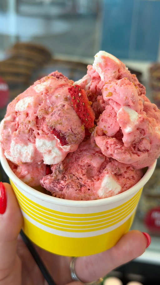 Why Hello, Strawmellow 🍓🍓🍓 #newicecreamflavor #miamidesserts #icecream #strawberrydessert #ftlauderdale